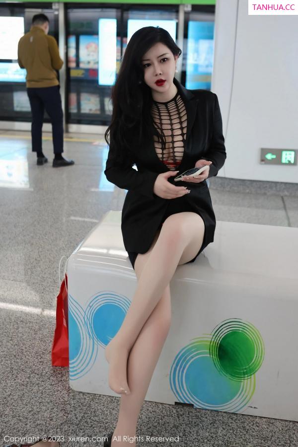 王格 王婉悠 [XiuRen]高清写真图 2023.03.16 No.6421 王婉悠Queen 丝袜OL第8张图片